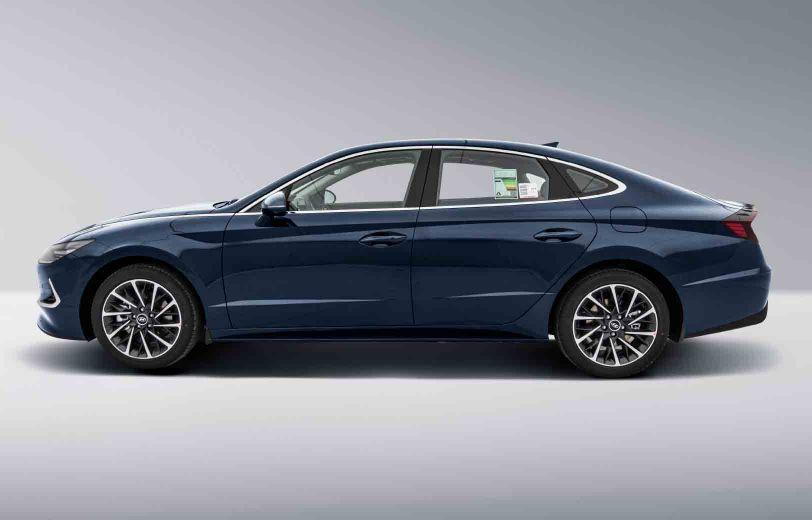 هيونداي سوناتا 2023 – لون كحلي